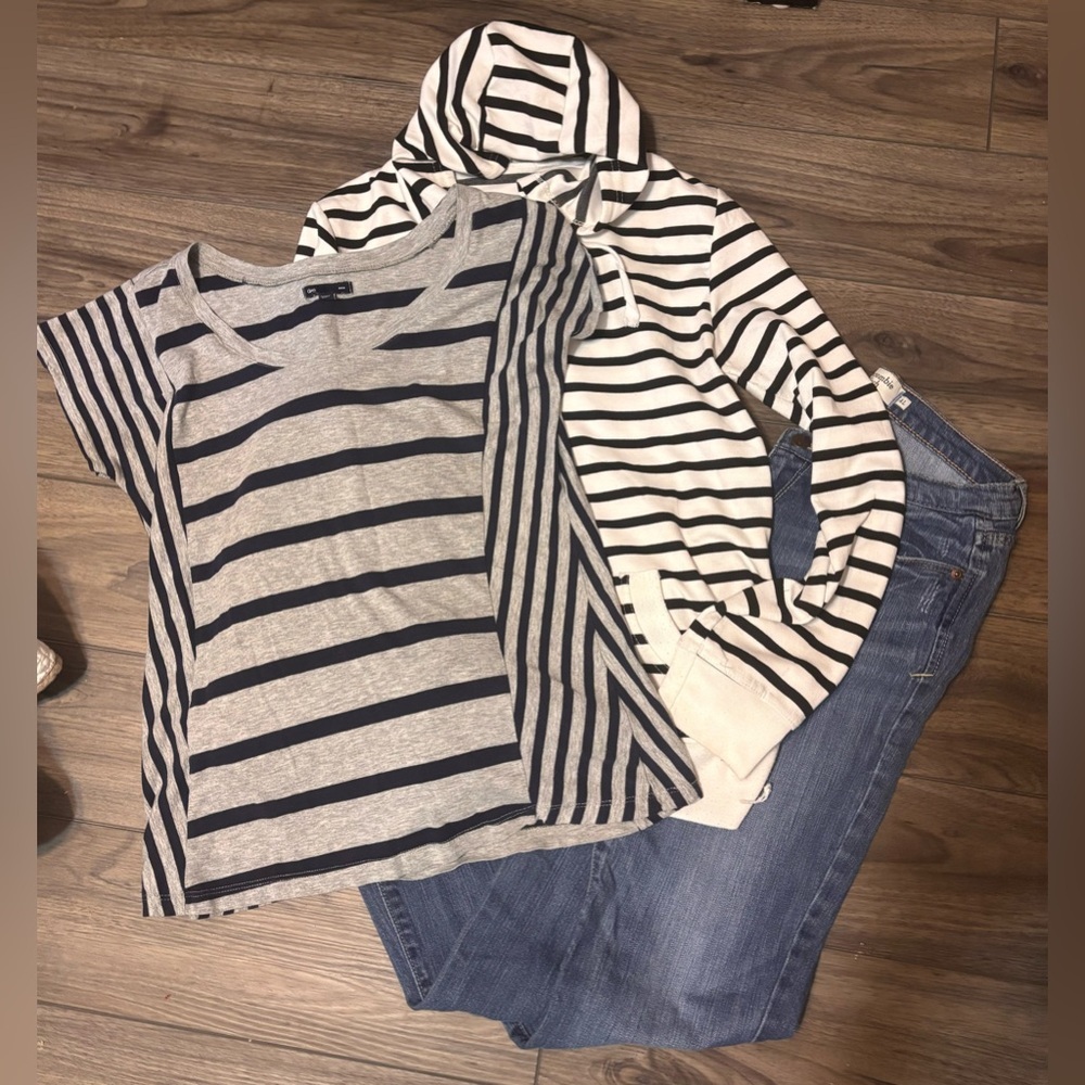Outfit Bundle
Abercrombie & Fitch Jeans
Hooded Sweatshirt
Gap Shirt
Excellent